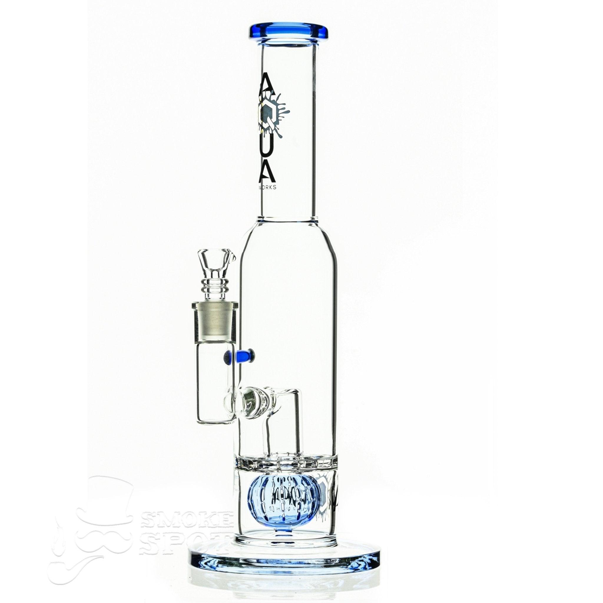 Detailed view of Aqua Glass stemless bottle base and joint