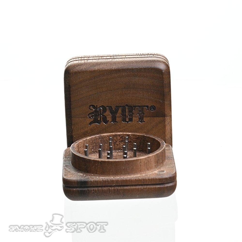 Ryot Slim Grinder magnetic closure close-up - Smoke Spot Smoke Shop